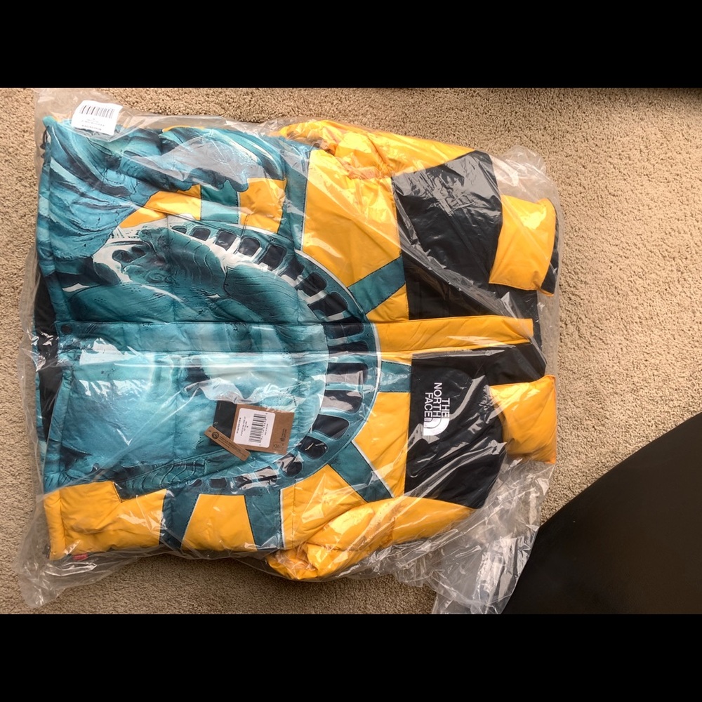 NWT Supreme The North Face
